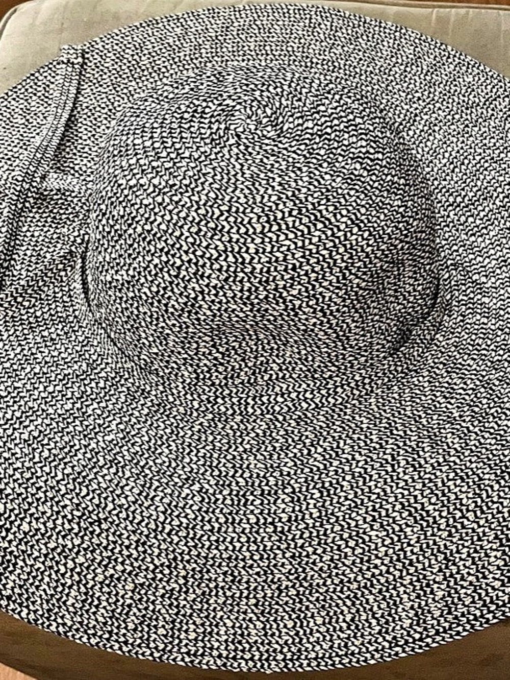Extra Wide Brim Hat in Black & White